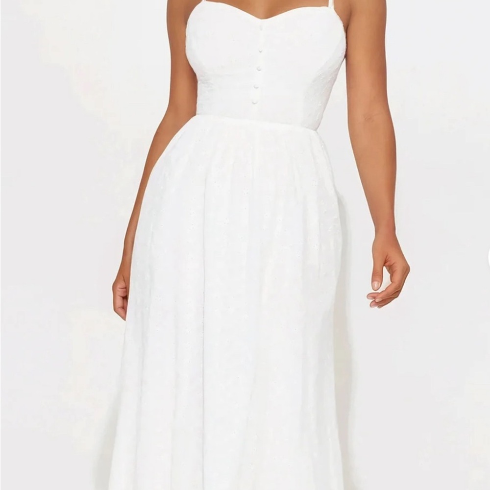 Elegant White Strapless Dress
